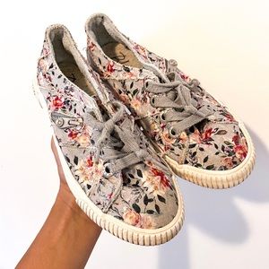 Girls Blowfish shoes. Size 2.